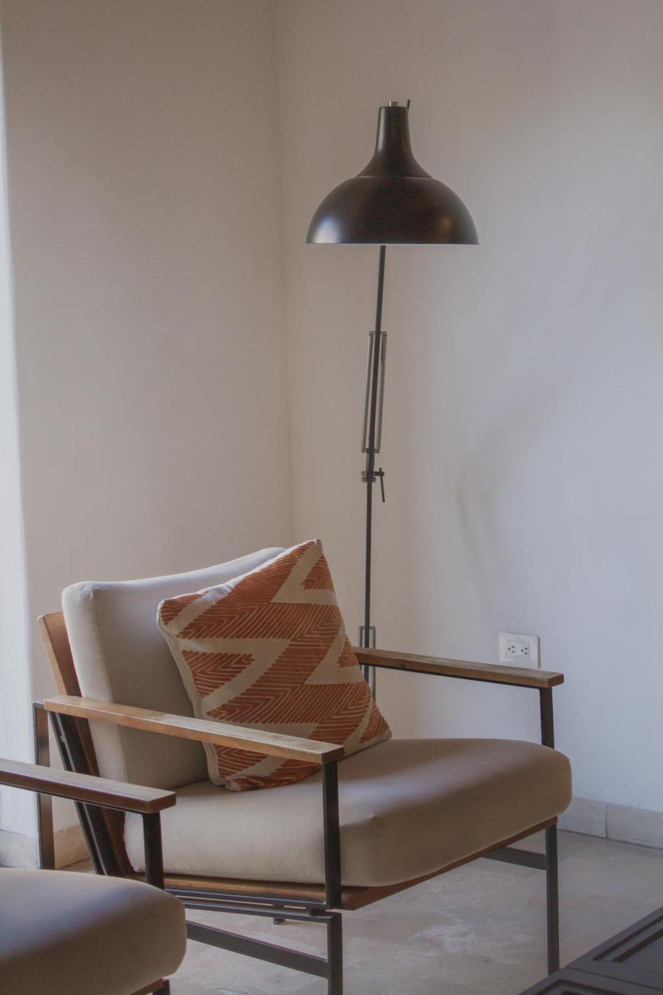 Hotel Catedral La Paz Ngoại thất bức ảnh A floor lamp