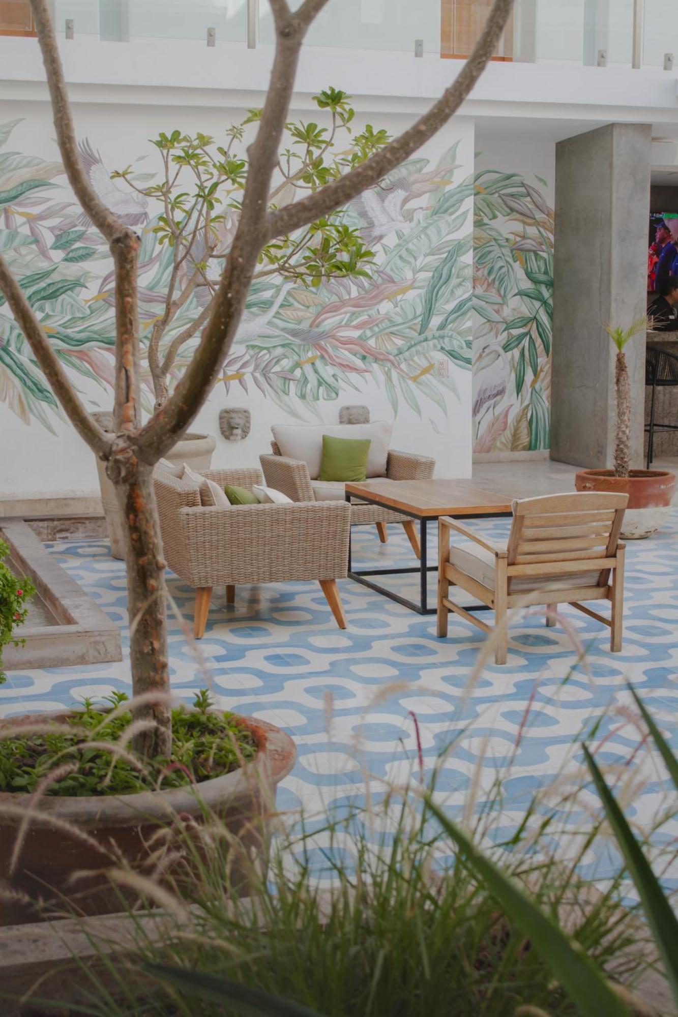 Hotel Catedral La Paz Ngoại thất bức ảnh A patio in a home