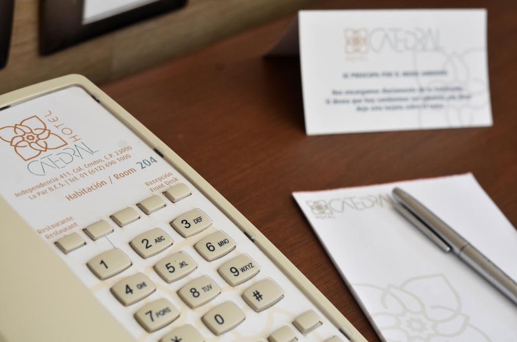 Hotel Catedral La Paz Ngoại thất bức ảnh A telephone with a business card